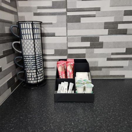 1 Bedroom Service Apartment With Netflix West Thurrock Exterior photo