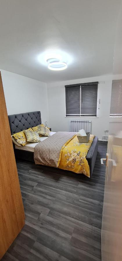 1 Bedroom Service Apartment With Netflix West Thurrock Exterior photo