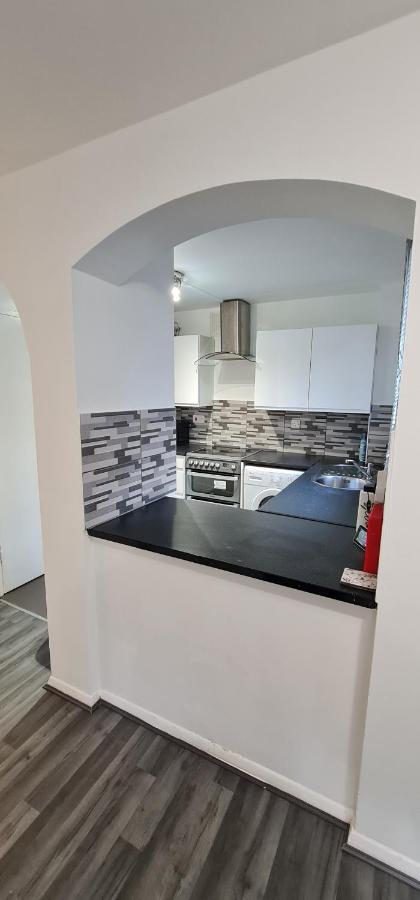 1 Bedroom Service Apartment With Netflix West Thurrock Exterior photo