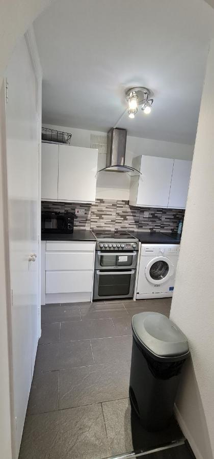1 Bedroom Service Apartment With Netflix West Thurrock Exterior photo