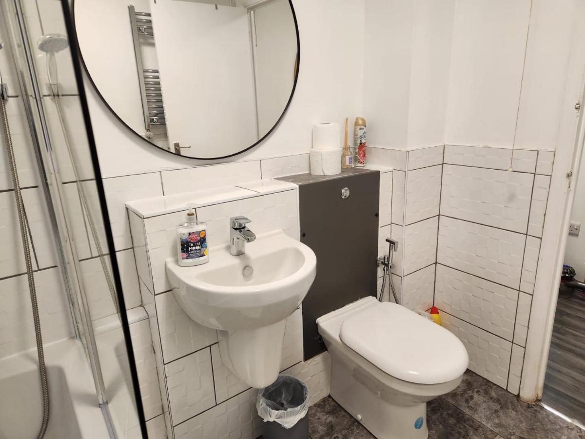 1 Bedroom Service Apartment With Netflix West Thurrock Exterior photo