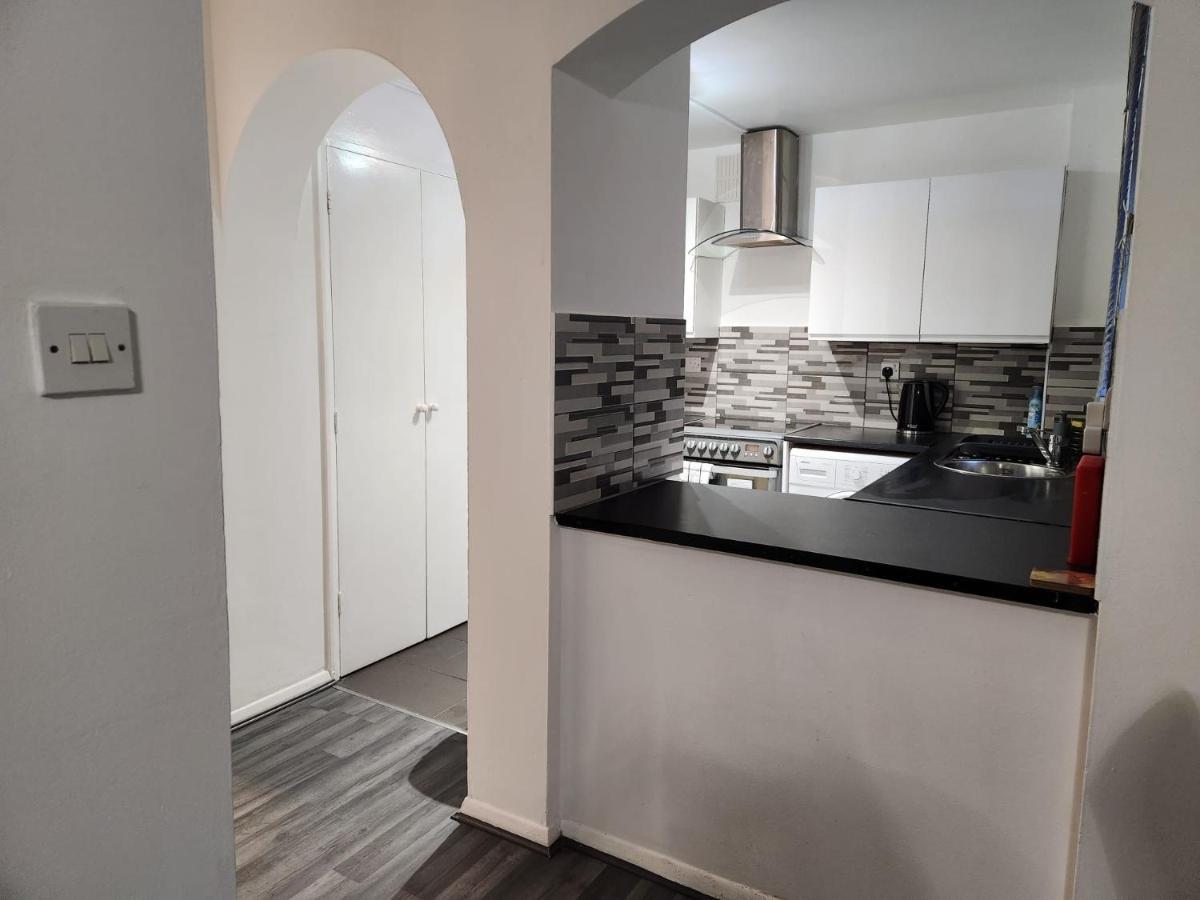 1 Bedroom Service Apartment With Netflix West Thurrock Exterior photo