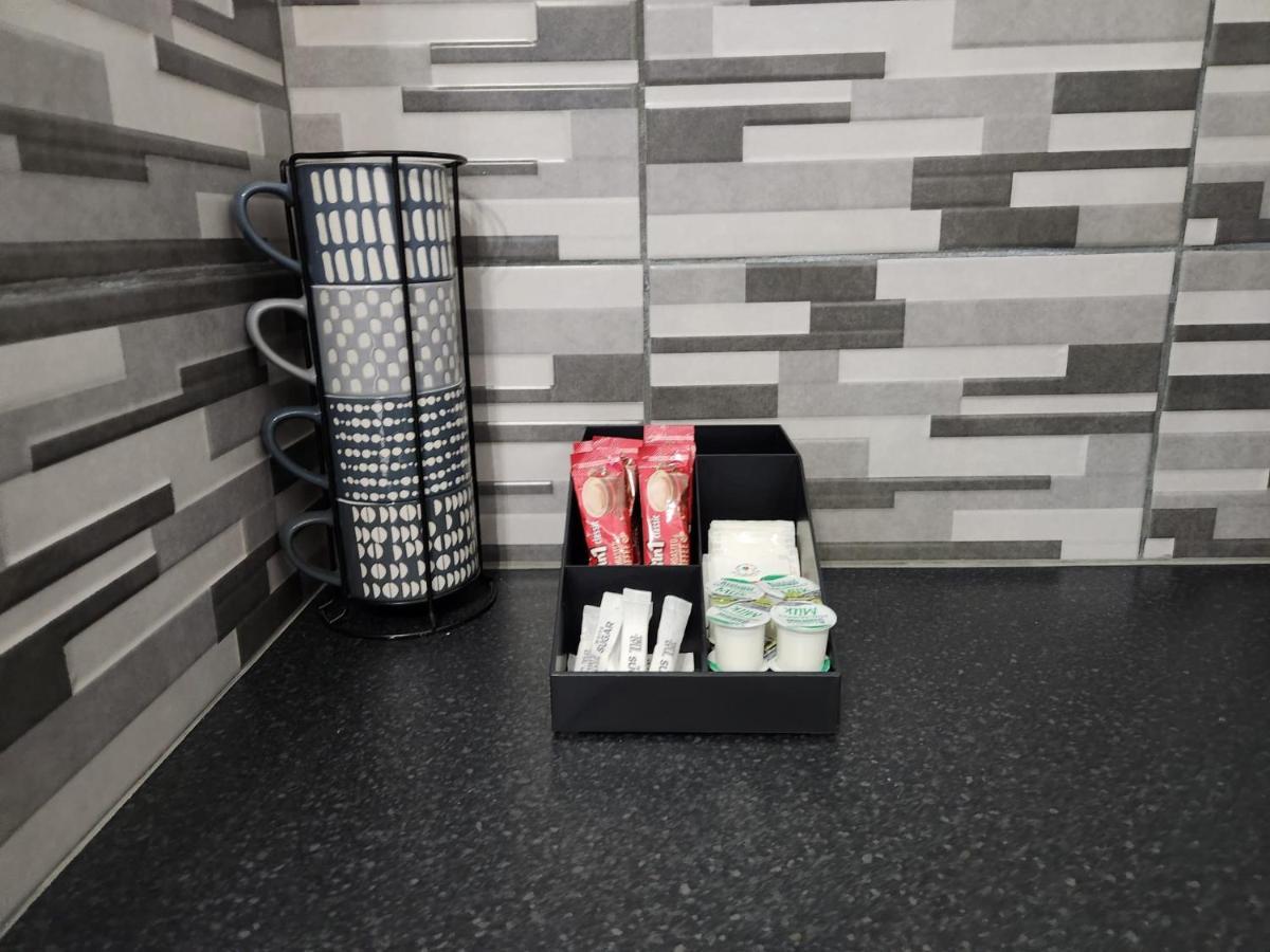 1 Bedroom Service Apartment With Netflix West Thurrock Exterior photo