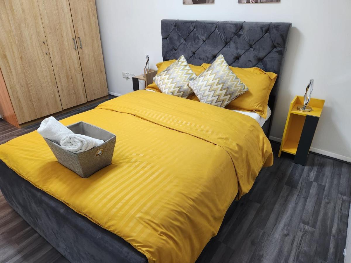 1 Bedroom Service Apartment With Netflix West Thurrock Exterior photo